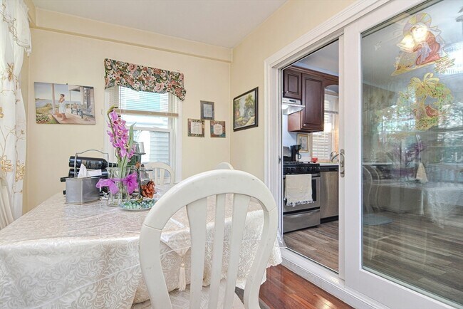 Building Photo - 45-47 Mozart St