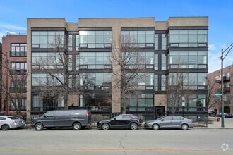 Building Photo - 650 N Green St