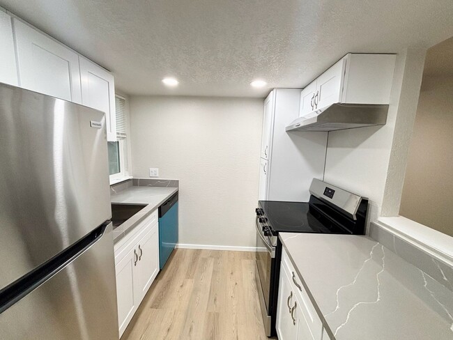 Foto del edificio - Newly remodeled 1 bed 1 bath at Habitat co...