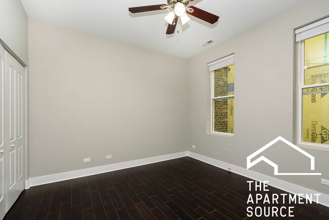 Foto del edificio - 836 N Milwaukee Ave