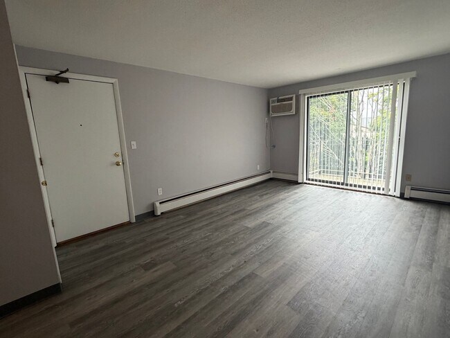 Building Photo - 128 Mammoth Rd