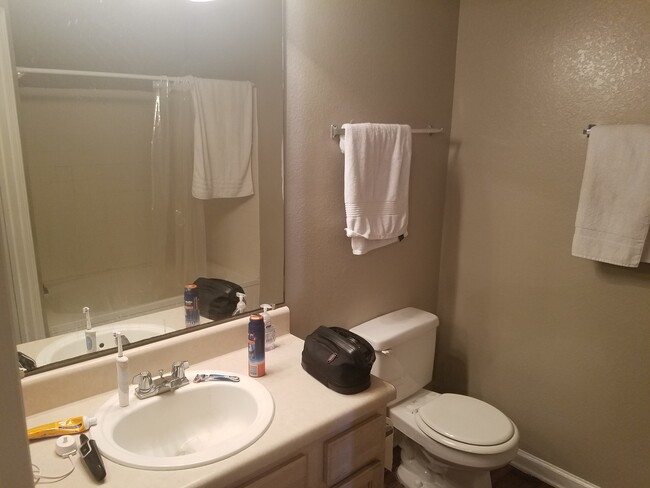 Building Photo - 210 Palm Club Cir