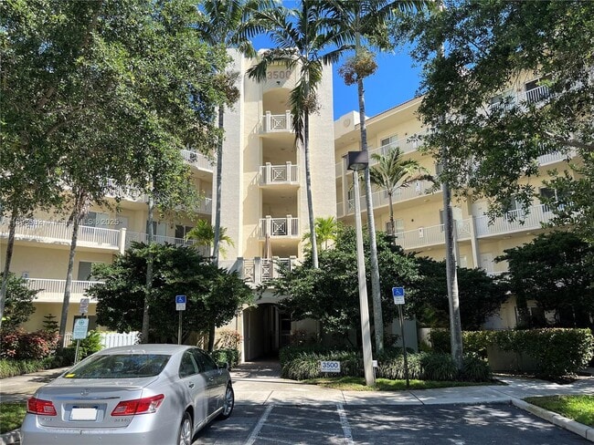 Foto del edificio - 3500 Oaks Clubhouse Dr