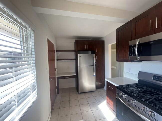 Building Photo - 3155 Kemper St