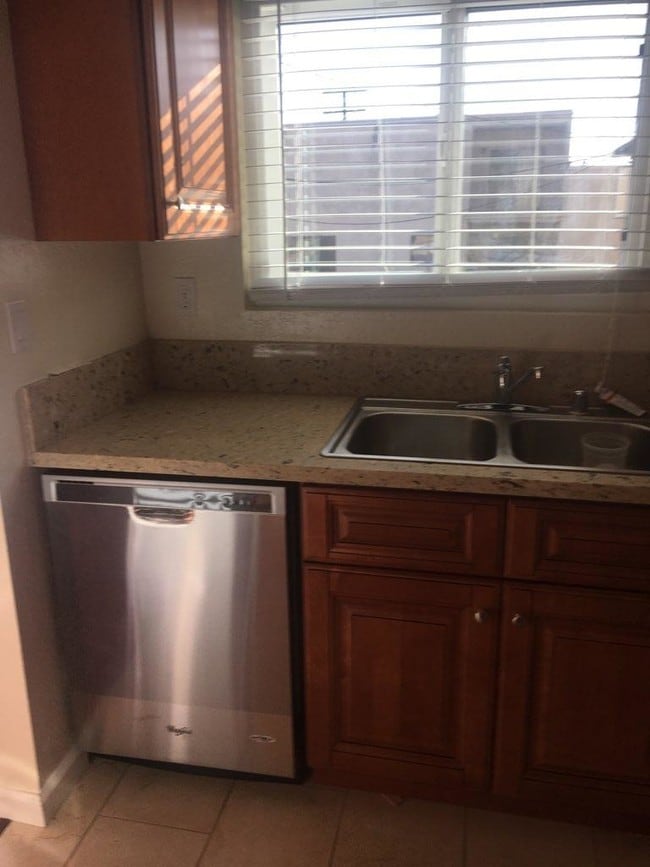 Building Photo - 468 E Verdugo Ave