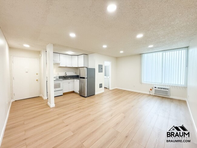 Building Photo - 5611 Fulcher Ave