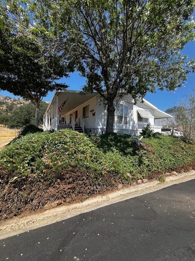 Foto del edificio - 21276 White Pine Dr