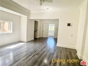 Building Photo - 204 W 52nd Pl