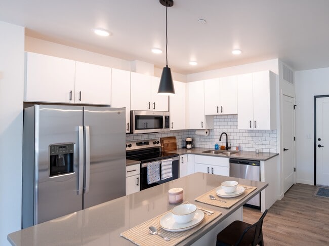 Parkview 3 Furnished Unit - Parkview Lofts