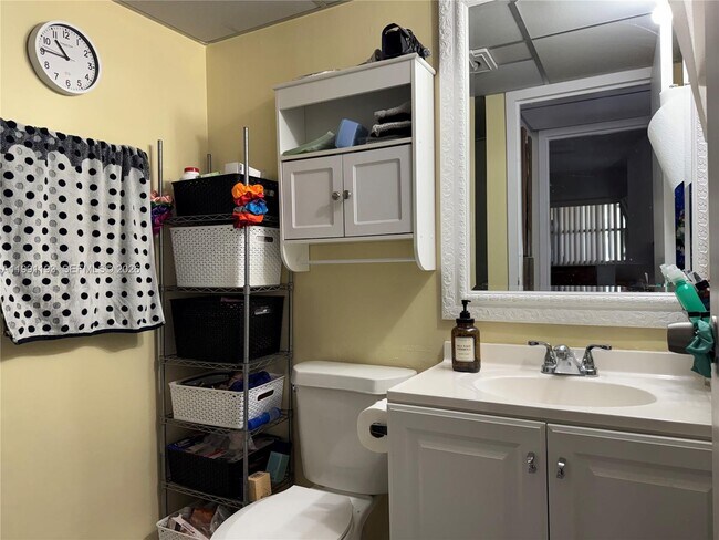 Foto del edificio - 629 North Dr