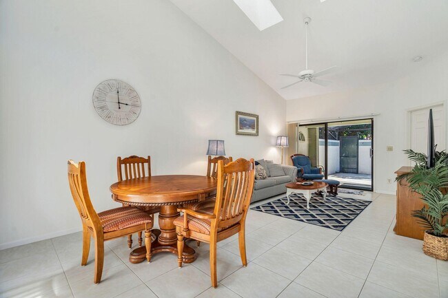 Building Photo - 502 Sea Oats Dr