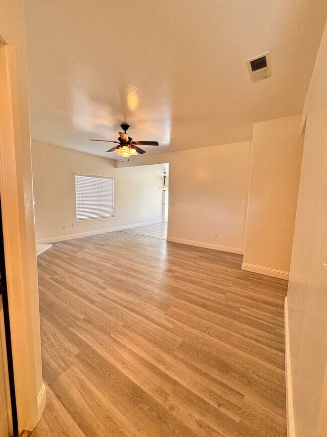 Building Photo - Charming 3-Bed, 2-Bath Home $2,200 Deposit...