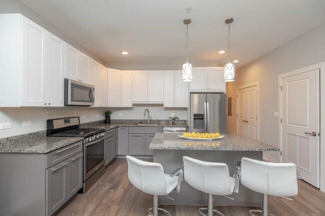 Building Photo - 1 bedroom in Glenview IL 60025