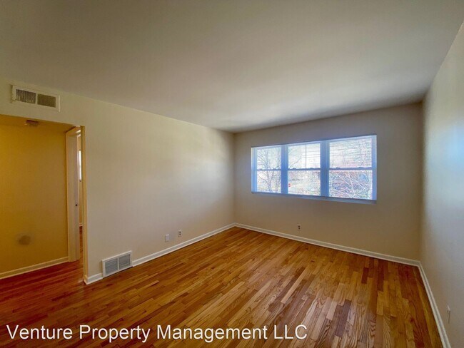 Building Photo - 3020 W Fardale Ave