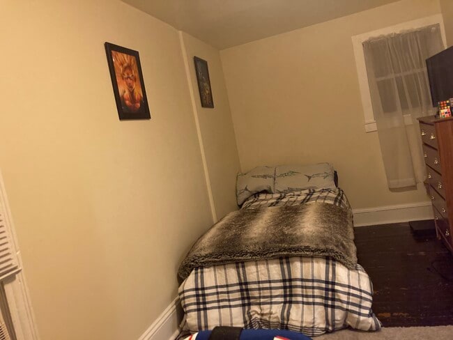 Bedroom - 224 W Main St