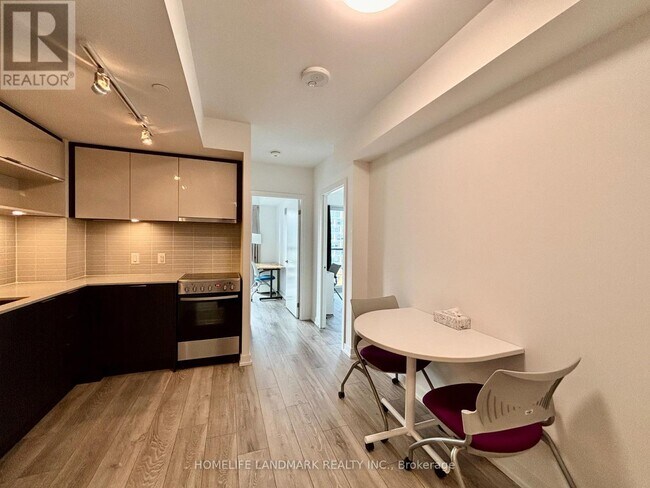 Photo du bâtiment - 159-159 Wellesley St E