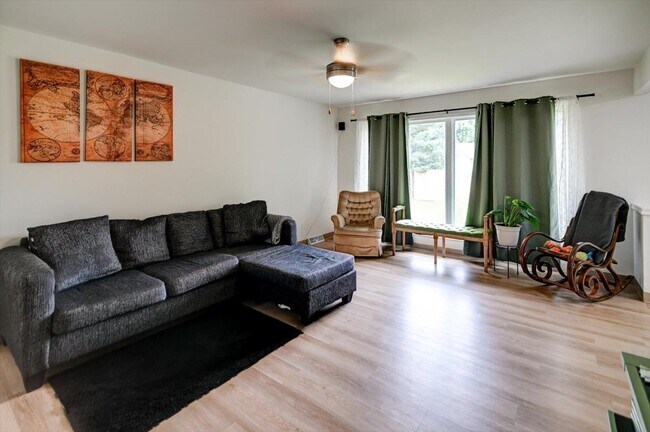 Foto del edificio - 2305 McKenna Blvd