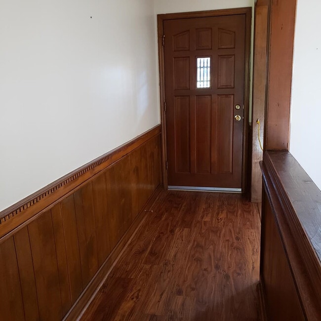 Building Photo - 1418 Alpine Dr