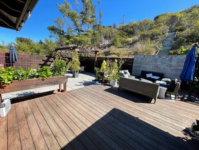 Building Photo - 89 Conejo Dr