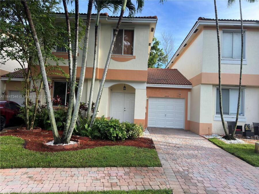 Foto principal - 6519 Hidden Cove Dr