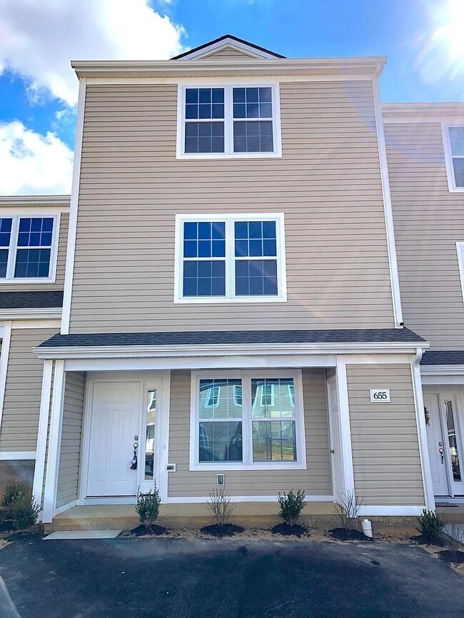 Building Photo - 655 Twisted Oak Dr NW