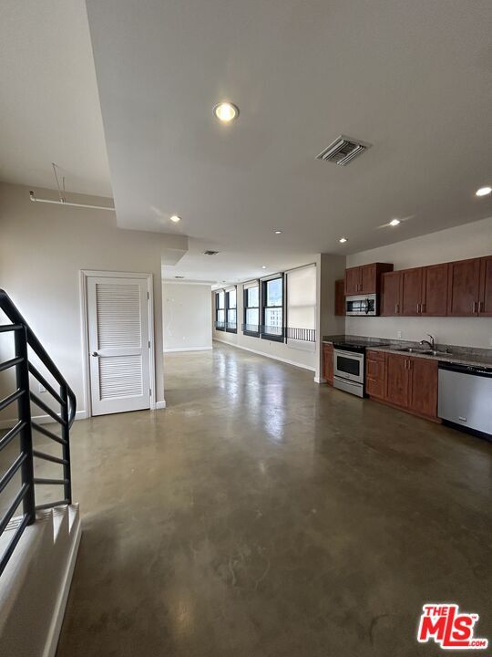 Foto del edificio - 315 W 5th St