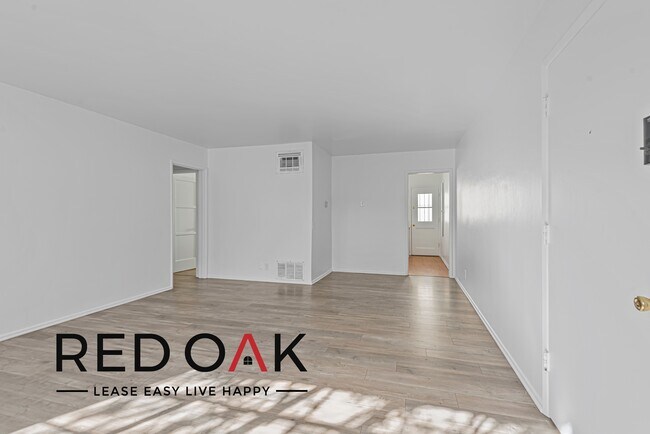 Foto del edificio - Charming and Spacious One Bedroom with Lov...