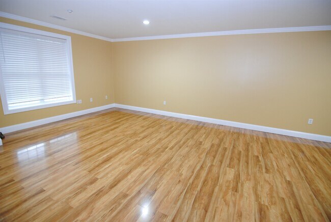 Building Photo - 3-112 Maple Ridge Dr
