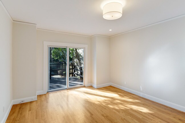 Building Photo - 2563 Clay St