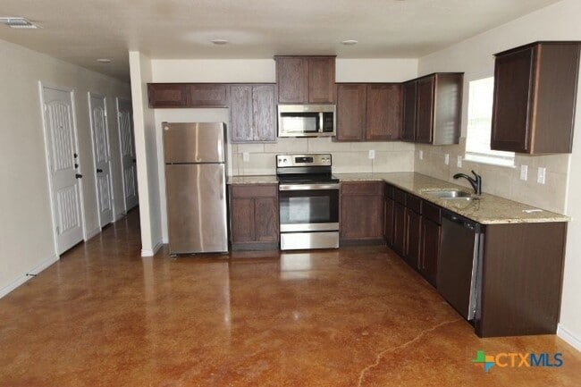 Foto del edificio - 1017 Cline Dr
