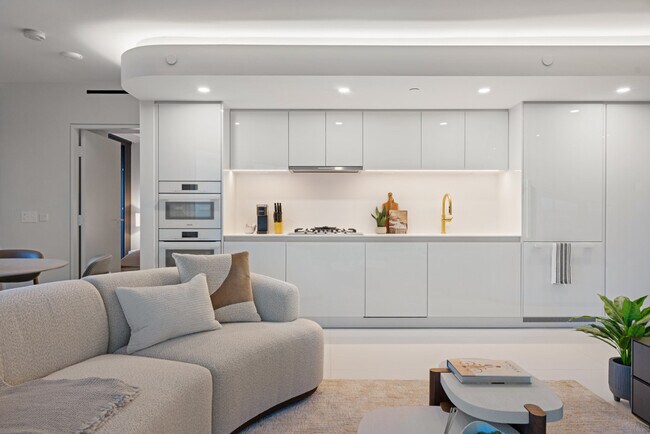 Building Photo - 1033 Nelson St.