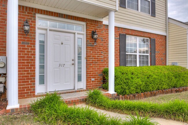 Foto del edificio - 3 Bedroom Townhouse in Evans