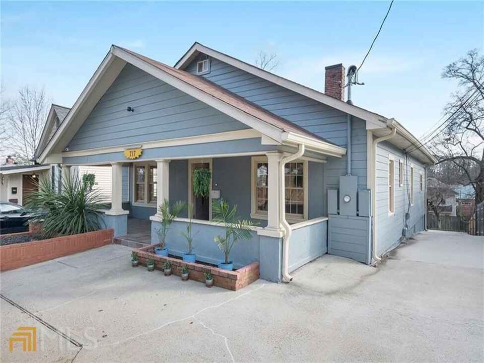 FRONT VIEW: DRIVEWAY ON SIDE OF HOUSE for 2 cars - 717 Berne St SE
