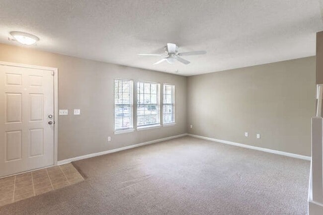 Building Photo - Updated Townhouse
