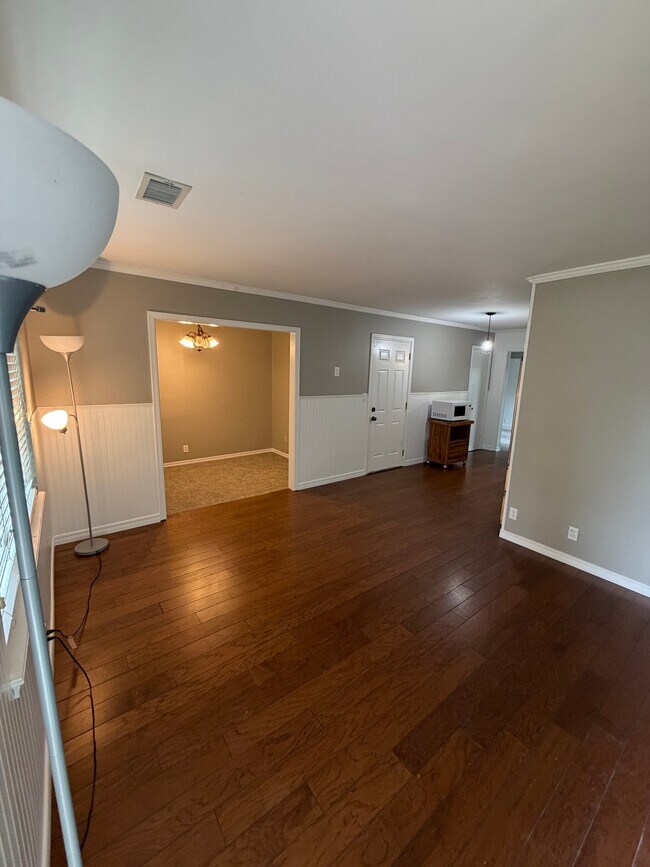 Foto del edificio - 329 N Date St