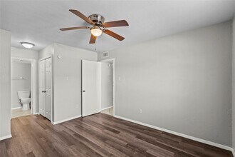 Building Photo - 2202 16th Ave N