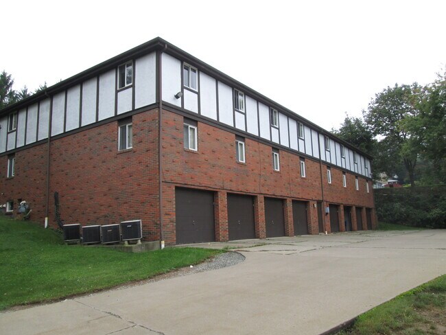 Building Photo - 102 Greenwood Dr