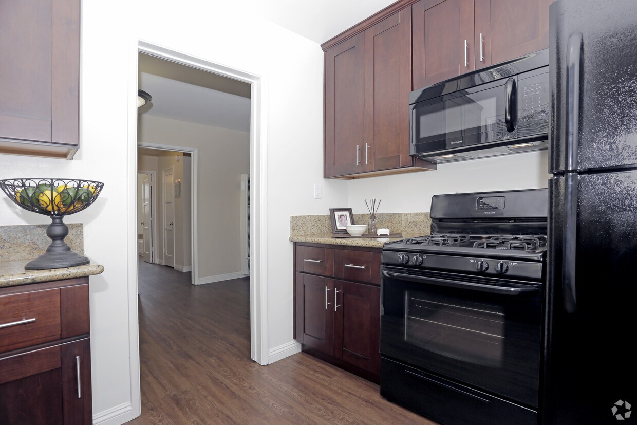 Hollypark Knolls Apartments Inglewood, CA