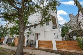 Building Photo - 3217 Maxroy St