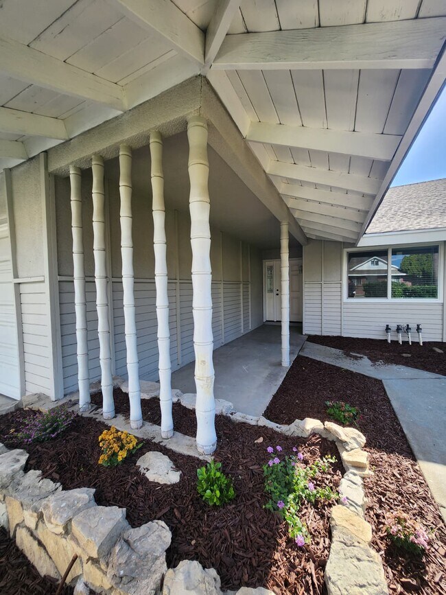 Foto del edificio - 251 E Heather St