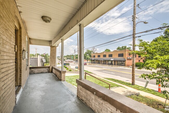 Building Photo - 2305 S Big Bend Blvd