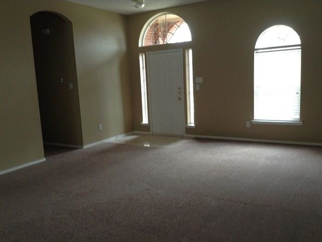 Building Photo - 3229 Silver Creek Dr