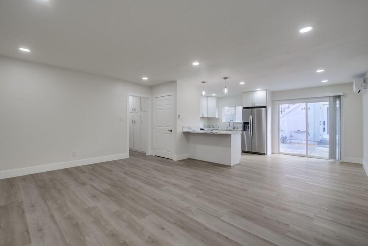 Primary Photo - Spacious and beautifully renovated, 3 bedr...