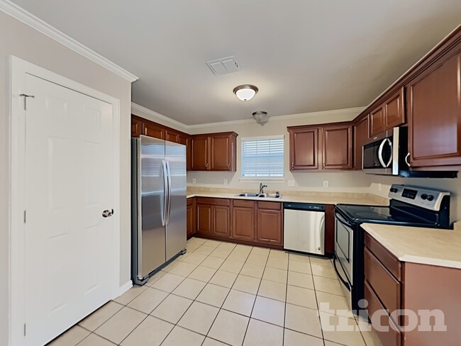 Building Photo - 310 Southlake Dr