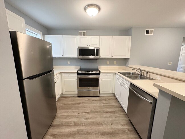 Building Photo - Myrtle Beach - 2 Bedroom / 2 Bathroom Condo