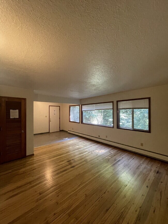Foto del edificio - Charming 1-Bedroom Apartment with a Comfortable Layout