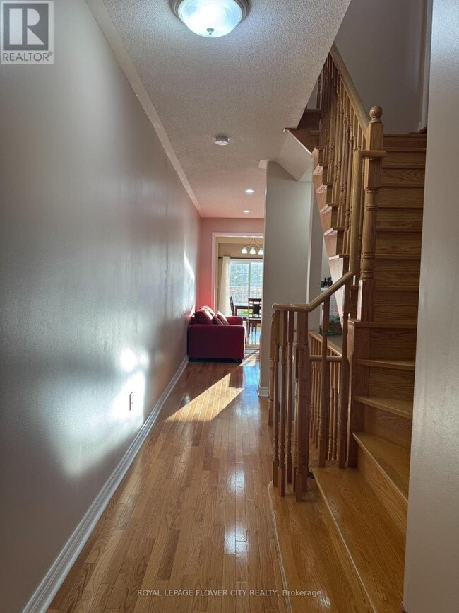 Photo du bâtiment - 9710 McLaughlin Rd N