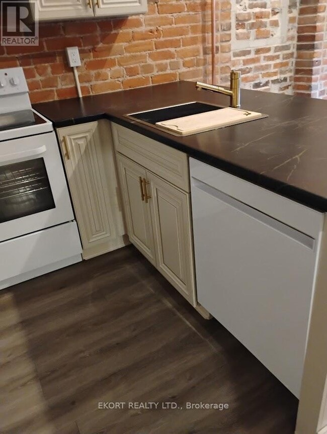 Building Photo - 251 Front St