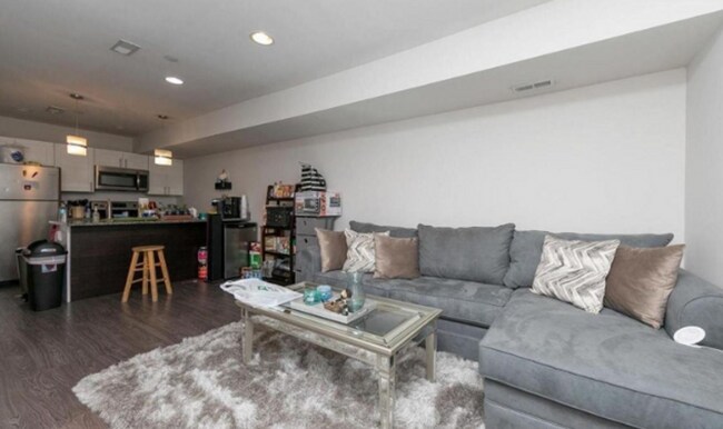 Photo - 1725 W Montgomery Ave Apartment