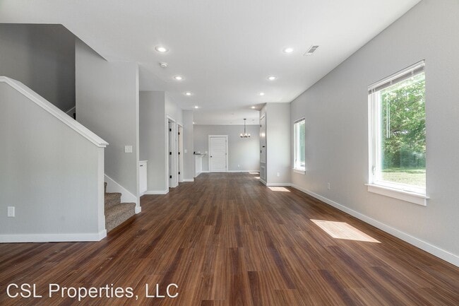 Building Photo - 3 br, 2.5 bath House - 928 W Lawson street
